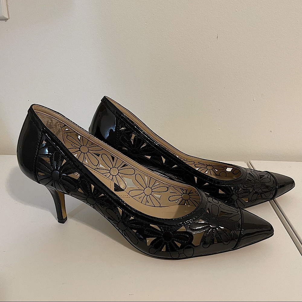 Sz 8.5 | 2” Floral Cutout Heels
